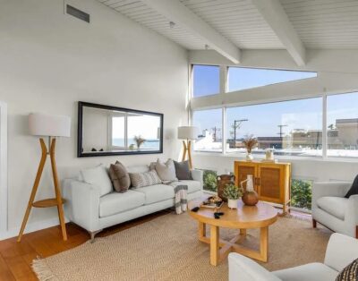 SW Corner Penthouse In The Prime Area Of The Marina Peninsula